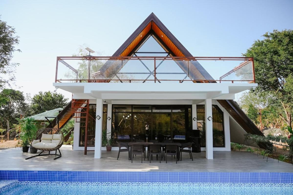 Redwood Cabin Bolinao Esterno foto