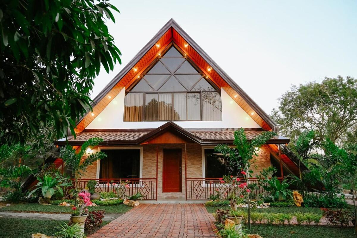Redwood Cabin Bolinao Esterno foto