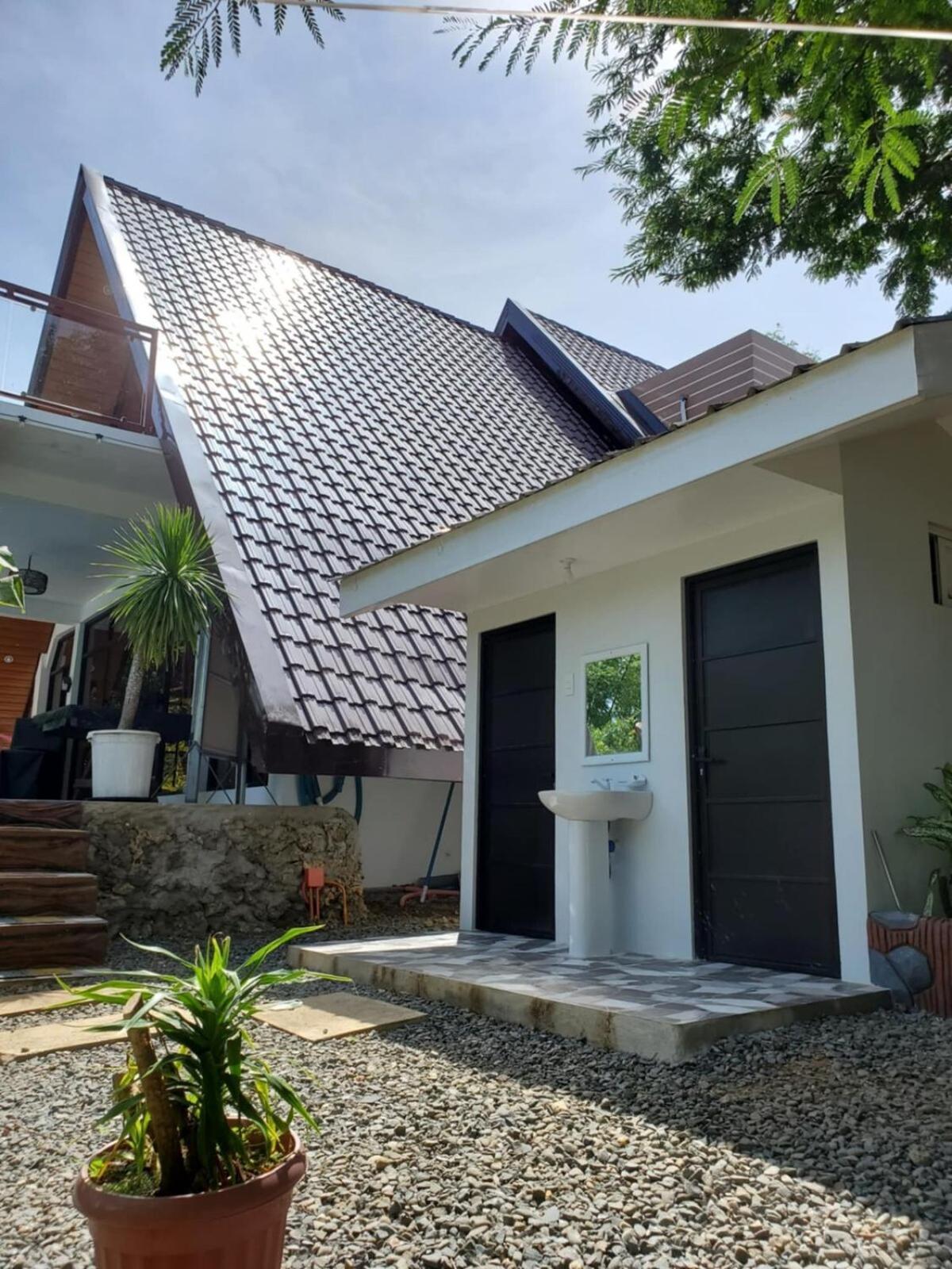 Redwood Cabin Bolinao Esterno foto