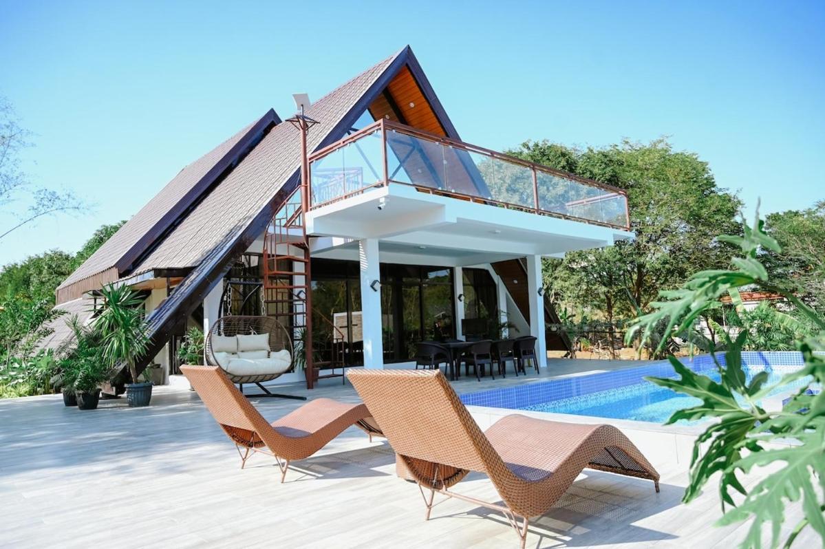 Redwood Cabin Bolinao Esterno foto